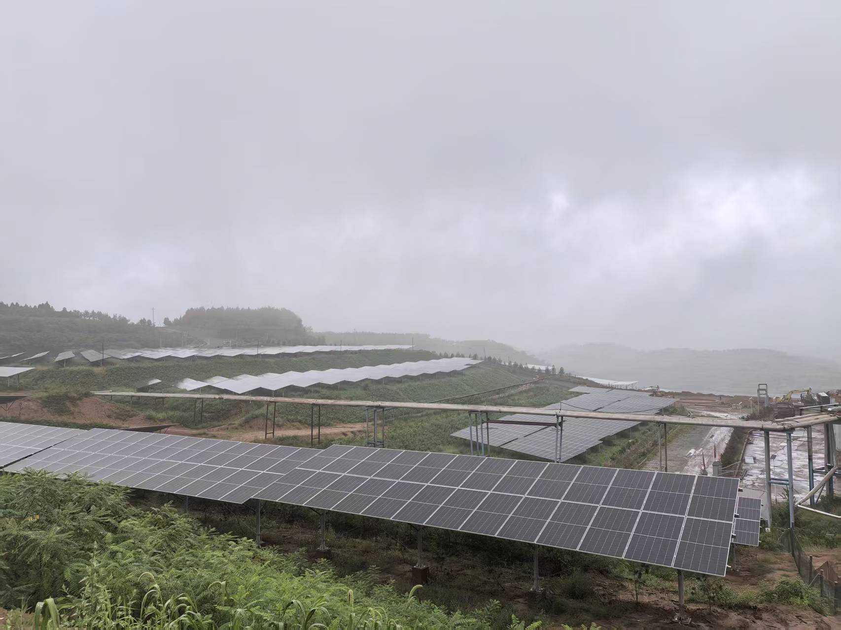 光伏監控無線組網方案助力山丘光伏發電智能化管理